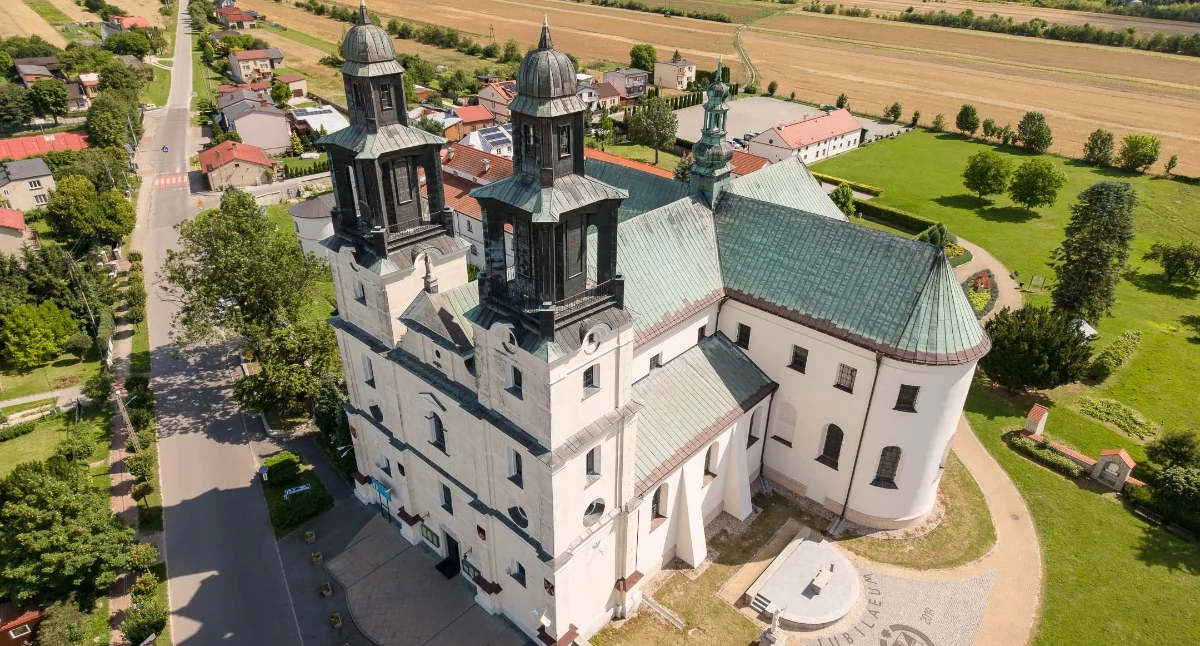 Na zdjęciu: Z pierwszego cudu uzdrowienia wyrósł obrzęd „Kąpiółki”, fot. Marcin Romanik Urząd Marszałkowski Województwa Łódzkiego