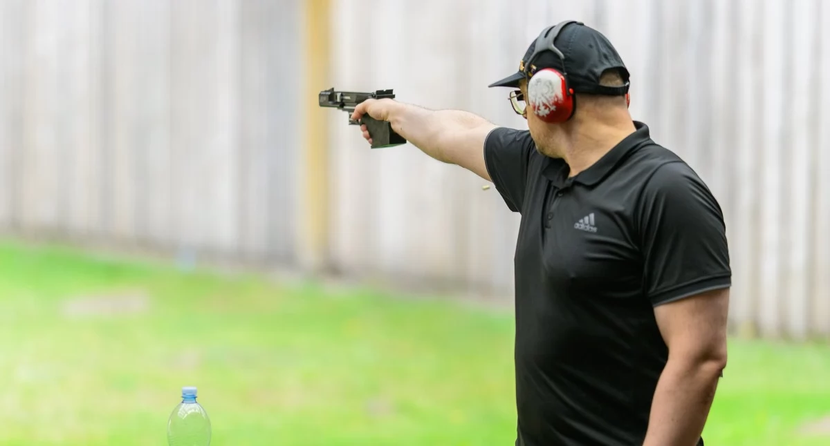 Na zdjęciu: Startował w najtrudniejszej konkurencji pistoletem szybkostrzelnym, fot. Facebook/Okręgowy Klub Strzelectwa Sportowego 