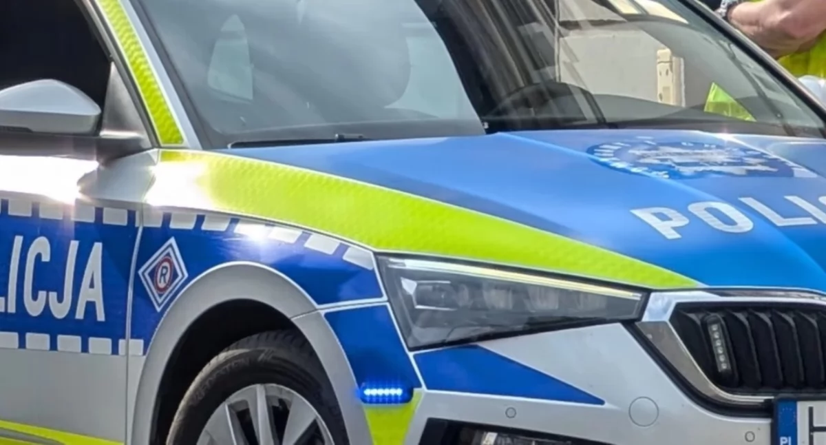 Na zdjęciu radiowóz