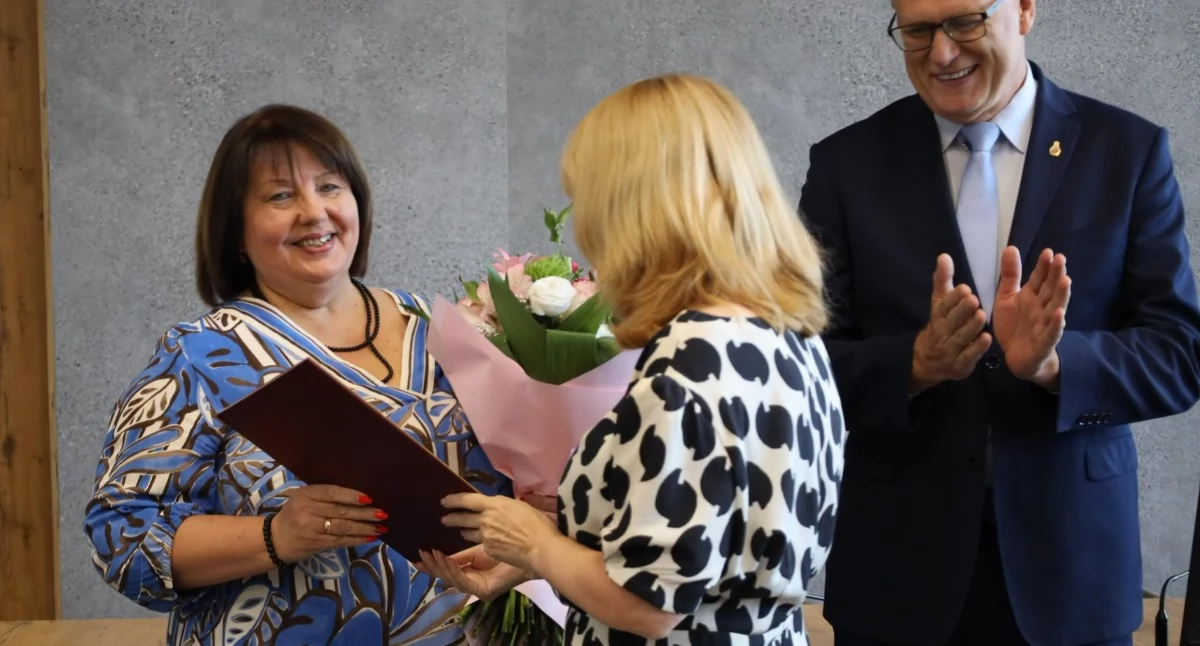 Na zdjęciu: Jolanta Ślęzak odchodzi na emeryturę, fot. Facebook/Radomsko Miasto Otwarte