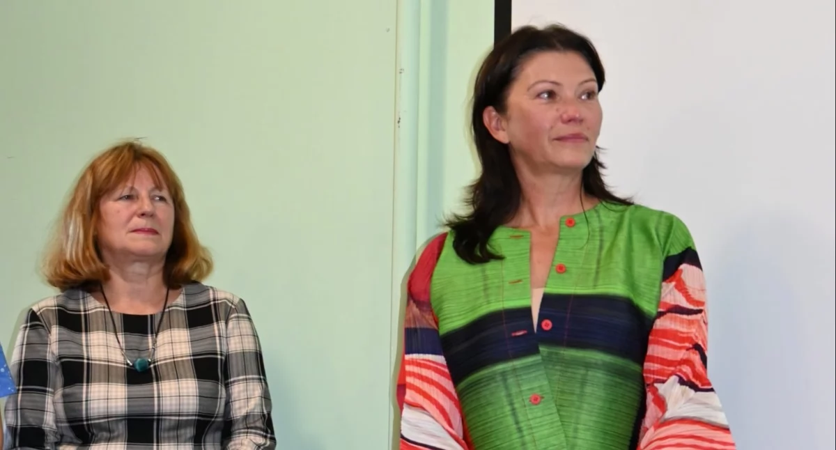 Na zdjęciu: Katarzyna Bąbol usłyszała podziękowanie za lata swojej pracy, fot. Facebook/Powiat Radomszczański