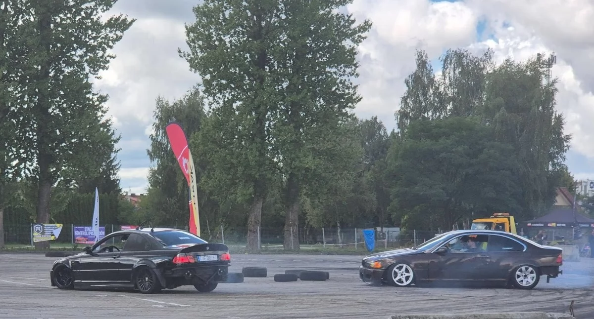 Na zdjęciu: Gratka dla miłośników motoryzacji, fot. Facebook/Radomsko Miasto Otwarte