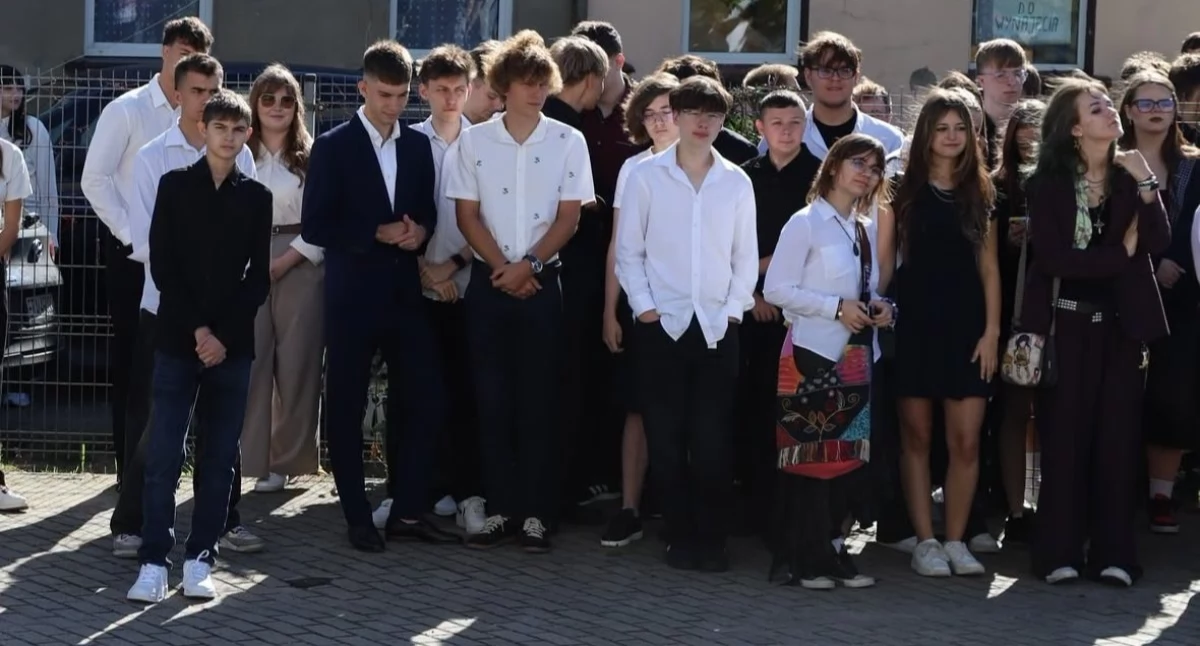 Na zdjęciu: W szkołach odbyły się uroczyste akademie, fot. Facebook/Powiat Radomszczański