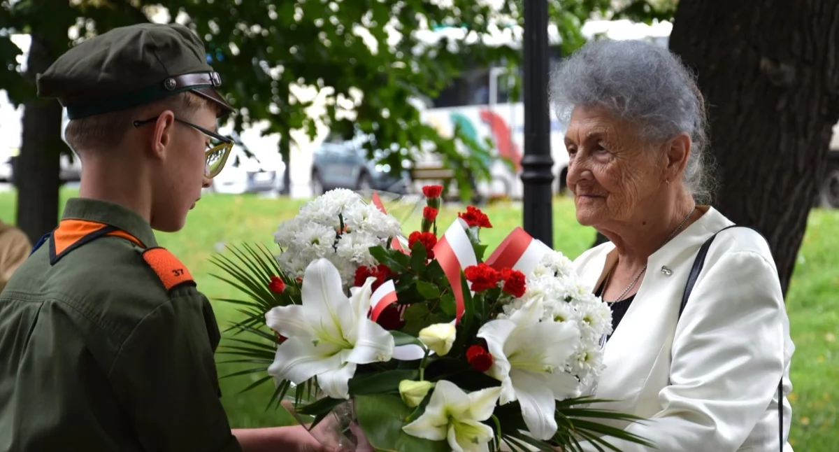 Na zdjęciu: Kwiaty złożono w kilku miejscach, fot. Facebook/Radomsko Miasto Otwarte/Powiat Radomszczański
