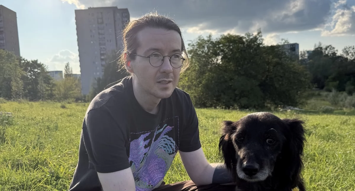 Na zdjęciu: Dla pana Bartosza magia kryje się w codzienności. Umie ją dostrzec