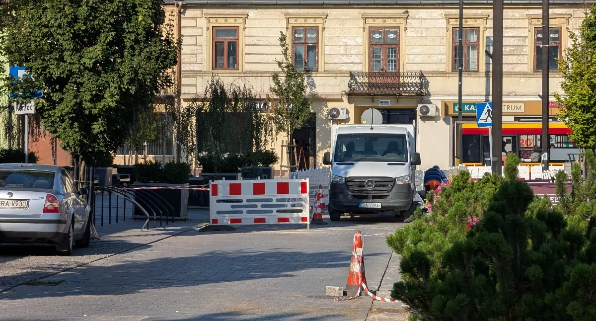 Na zdjęciu: Reymonta w centrum miało być przejezdne od 1 września