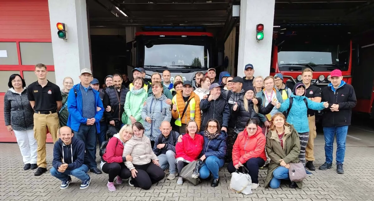 Na djęciu: Grupa podopiecznych WTZ zajrzała do świata strażaków , fot. Facebook/WTZ Radomsko