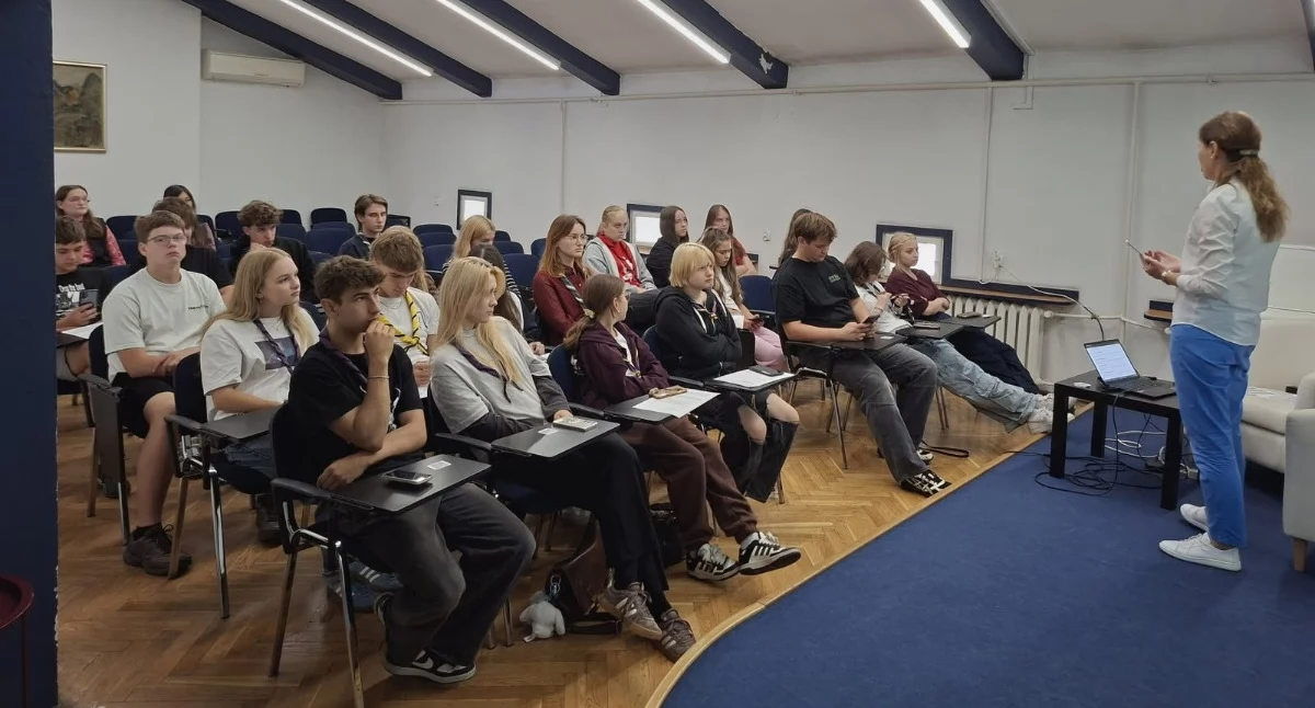 Na djęciu:Potem przyszedł czas na zabawę w kolory, fot. Facebook/Miejska Biblioteka Publiczna Radomsko