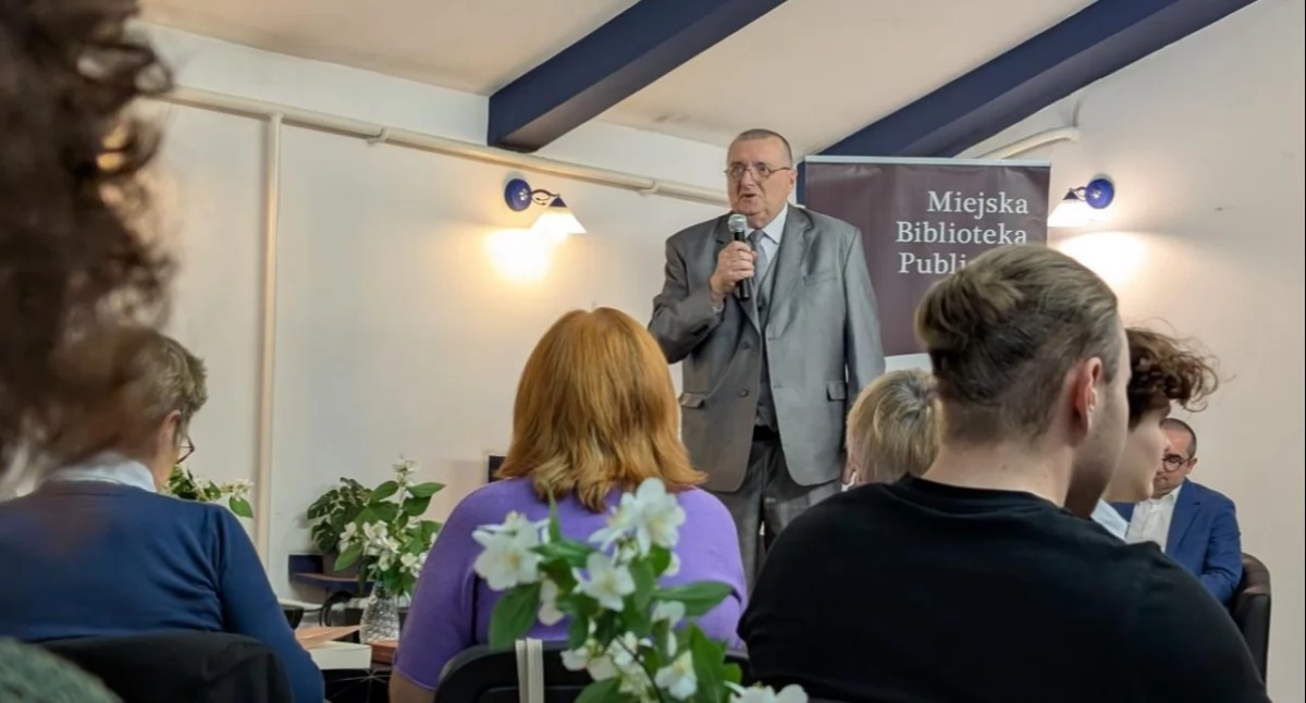 Na zdjęciu: Marian Grotowski podczas promocji swojej książki w MBP (czerwiec 2025)