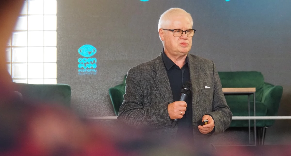 Na zdjęciu: Profesor Jerzy Hausner wygłasza wykład