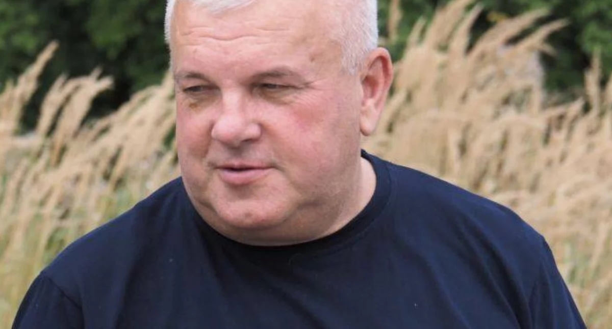 Na zdjęciu: Radny Ciach rzuca wyzwanie koleżankom i i kolegom z powiatowej rady