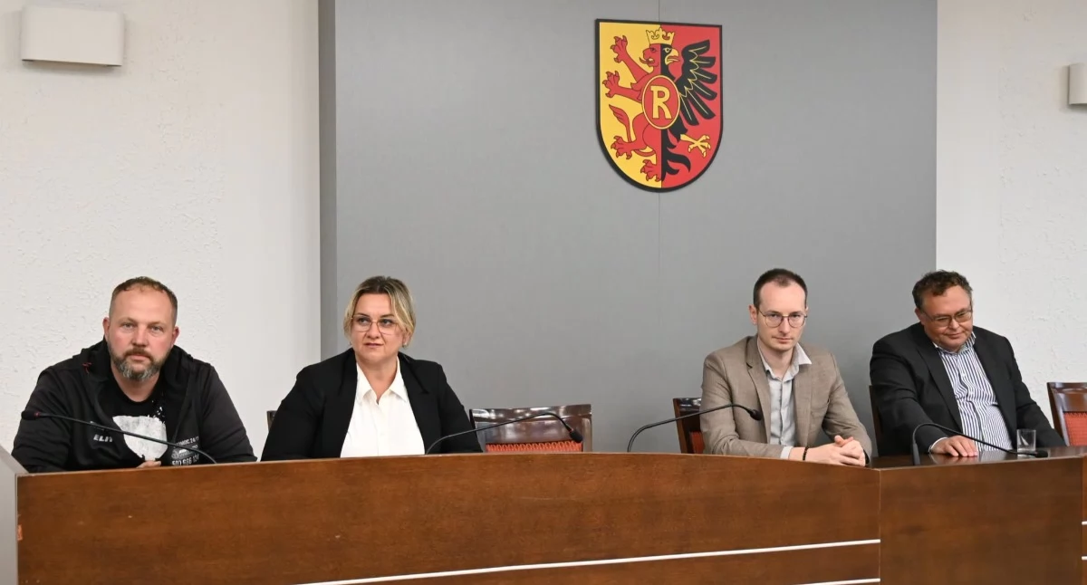 Na zdjęciu: Radni wniosek odrzucili, fot. Facebook/Powiat Radomszczański