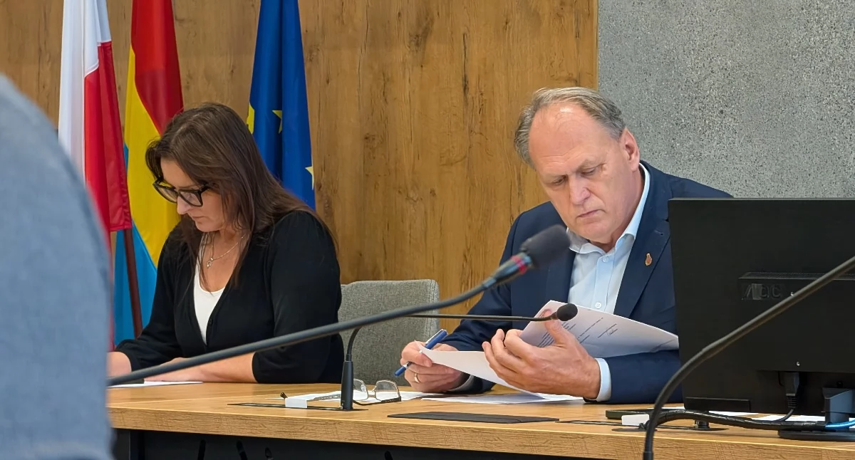 Na zdjęciu: W UM trwa sesja o podatkach. Prezydent prosi radnych o pomoc