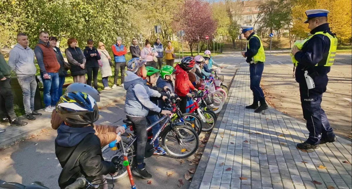 Na zdjęciu: Policjanci uczyli zasad ruchu, fot. Facebook/KPP Radomsko