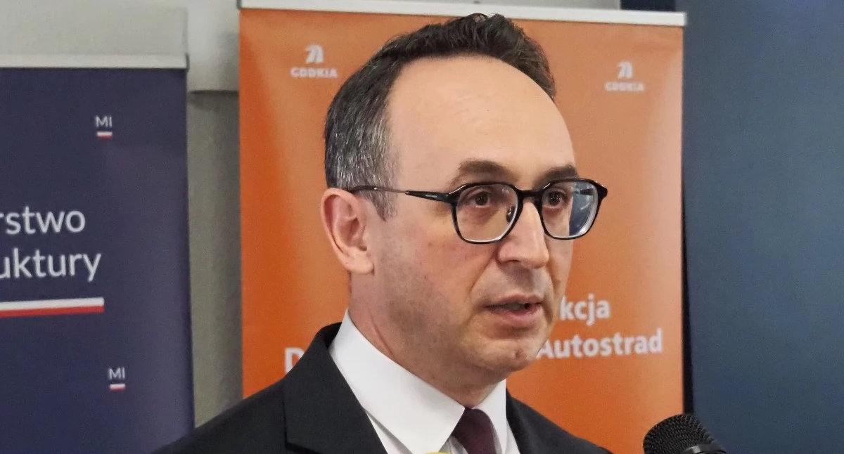 Na zdjęciu: O 10 milionach od PKP na wiadukt minister infrastruktury Dariusz Klimczak informował na swoim Facebooku