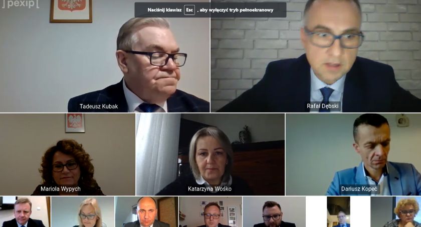 Na zdjęciu: Zdalna sesja rady miasta w piątek 26 listopada. Wtedy radni przegłosowali podwyżkę pensji prezydenta i podwyżki dla urzędników