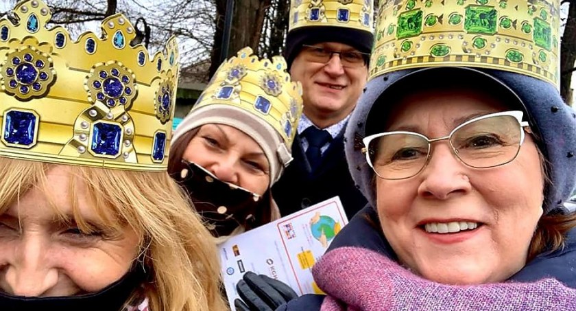 Zdj.: Facebook poseł PiS Anny Milczanowskiej (pierwsza z prawej. Pierwsza z lewej wiceprezydent Małgorzata Kańska-Kipigroch, za nią wiceprzewodnicząca rady miasta Jadwiga Łysik, w tle prezydent Jarosław Ferenc (wszyscy z Razem dla Radomska).