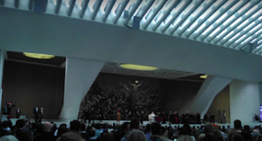 Na zdj. Aula Pawła VI. Głównym architektem jest Włoch Pier Luigi Nervi. Budynek w całości znajduje się w granicach Watykanu.