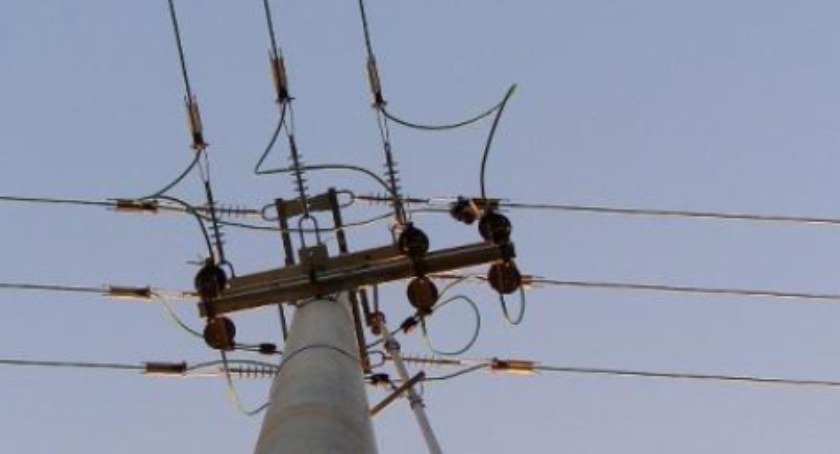 Najczęściej przyczyną awarii bywa mechaniczne uszkodzenie linii.
Fot. gov.pl
