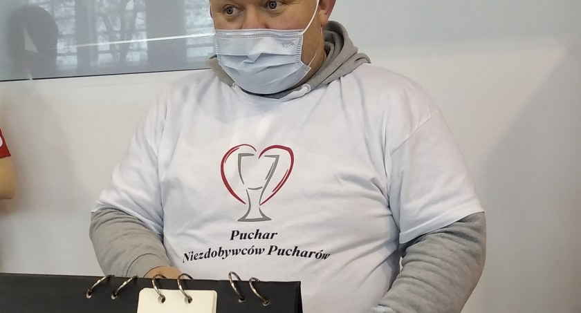 Na zdj. Marcin Półrola, organizator turnieju. 