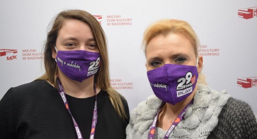 Zdj. Marta Renik i Aneta Bus podczas zeszłorocznego finału WOŚP. Radomszczański sztab Orkiestry mieści się zawsze w MDK