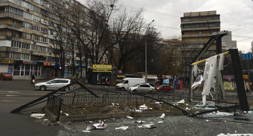 Na zdjęciu: Skutki ataku rakietowego w rejonie hołosijiwskim Kijowa