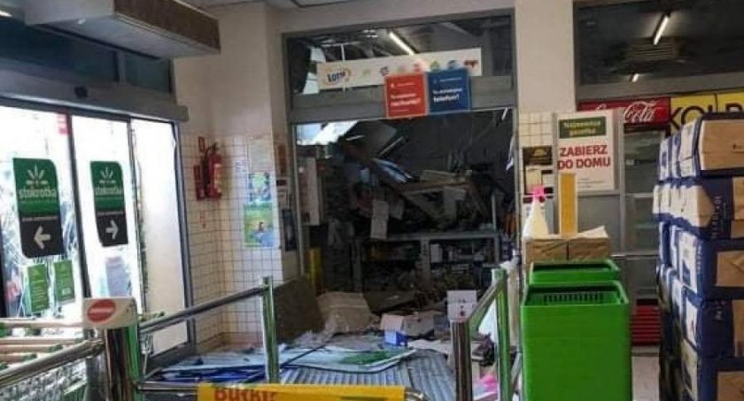 Zdj. Wybuch zniszczył też część sklepu.