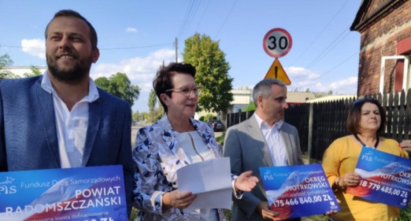 Michał Koski (pierwszy z lewej) podczas kampanii wyborczej