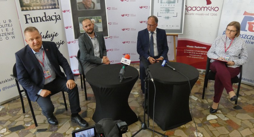 Na zdjęciu: 16 sierpnia 2021. Konferencja w MDK, podczas której prezydent Jarosław Ferenc (drugi z prawej) poinformował o pieniądzach na remont sali widowiskowej
