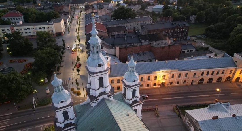 Na zdjęciu: Kolegiata św. Lamberta. Fot. Artur Kępa/Radomsko z drona