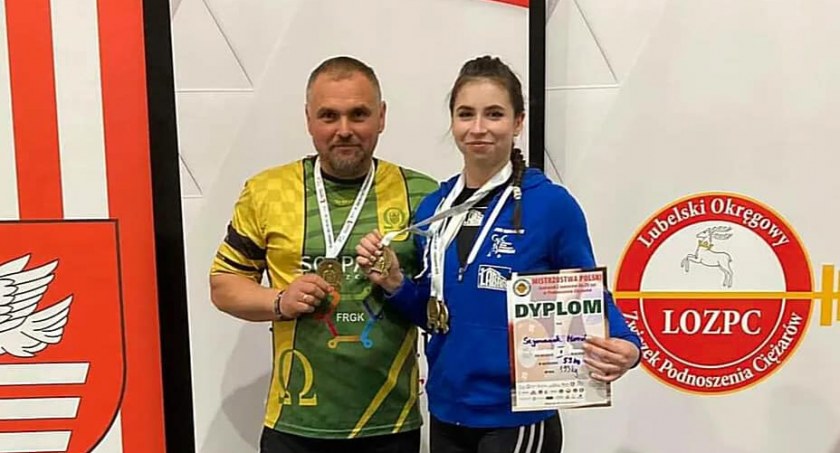 Na zdjęciu: Monika Szymanek z trenerem Sebastianem Ołubkiem
