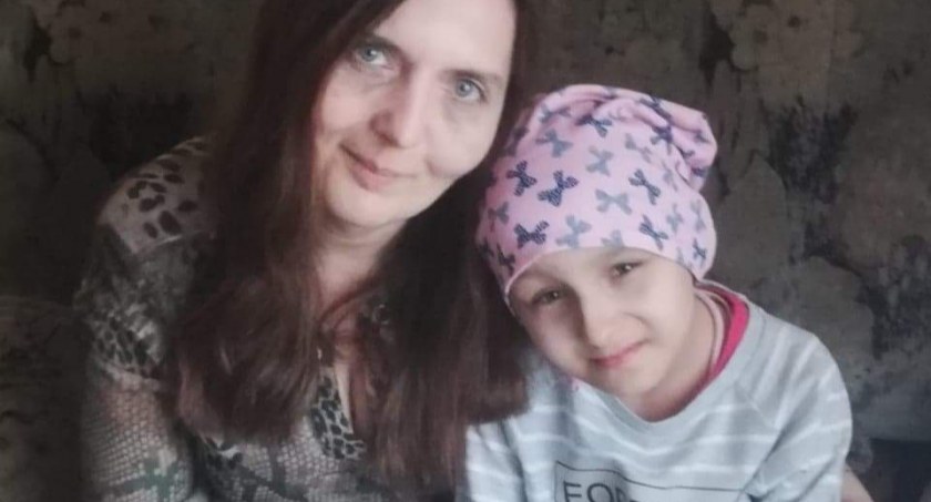 Na zdjęciu Nadia z ciocią Jolantą (na jednym z kolejnych dziadkiem Wojciechem)