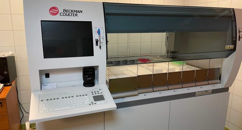 Na zdjęciu nowy sprzęt w szpitalnym laboratorium 