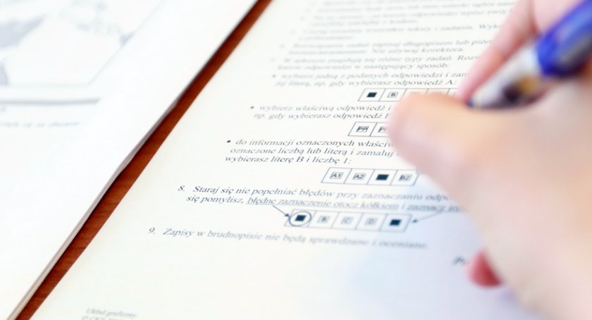 Na zdjęciu: arkusz egzaminacyjny dla klas ósmych. Fot. Portal gov.pl