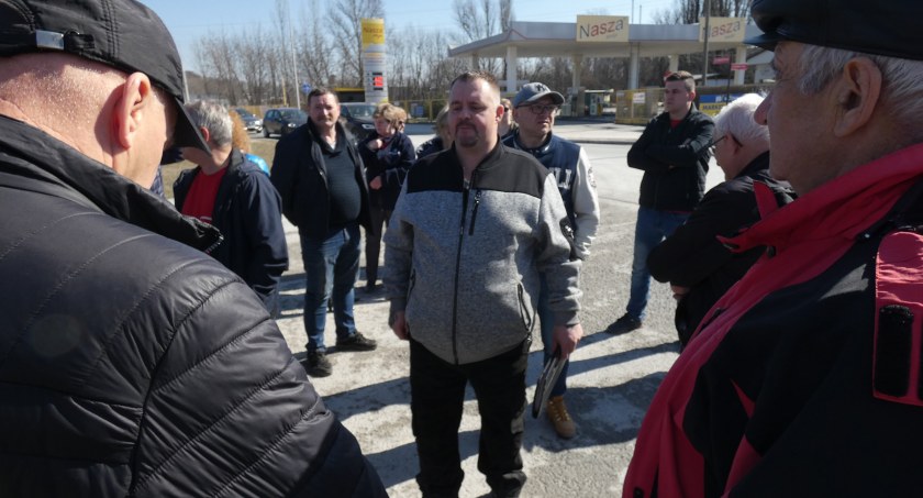 Na zdjęciu Sławomir Nowicki podczas protestu 24 marca