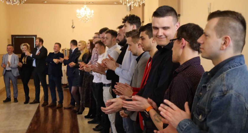 Na zdjęciu spotkanie, na którym podsumowano debiutancki sezon