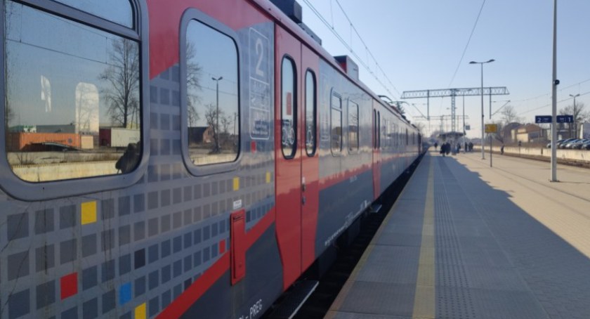 Na zdjęciu pociąg na dworcu PKP w Radomsku