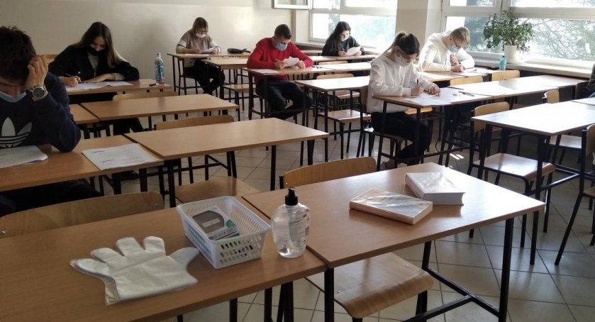 Na zdjęciu próbna matura z języka polskiego - marzec 2021