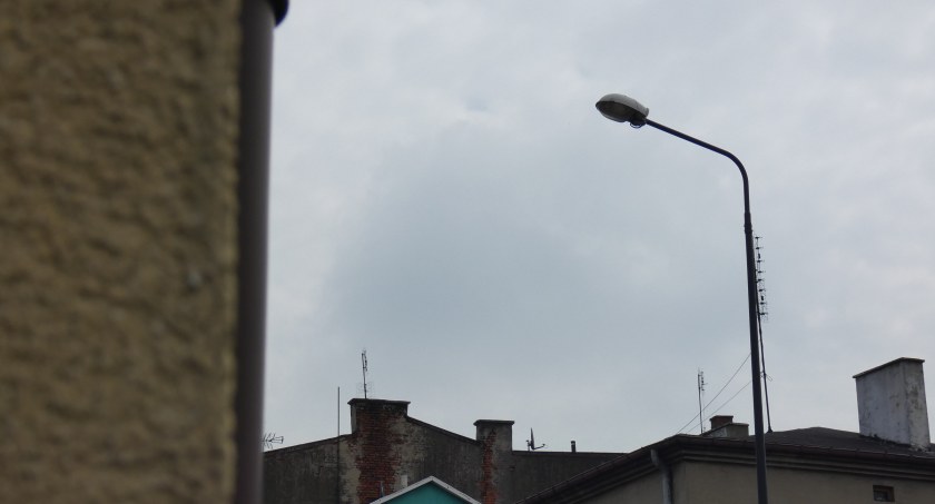 Na zdjęciu uliczna latarnia przy ulicy Przedborskiej