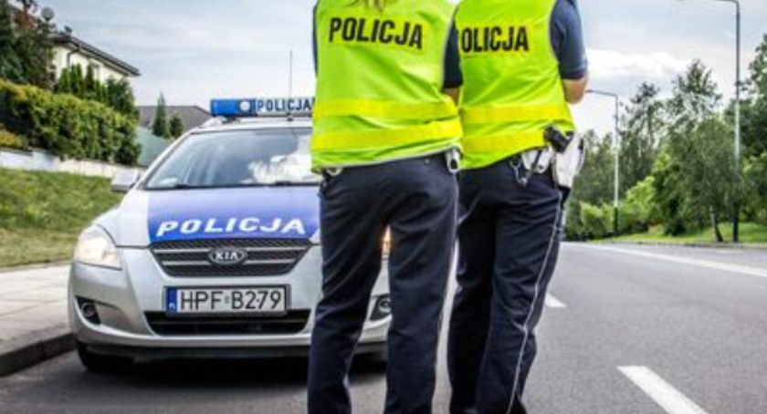 Na zdjęciu patrol policji
