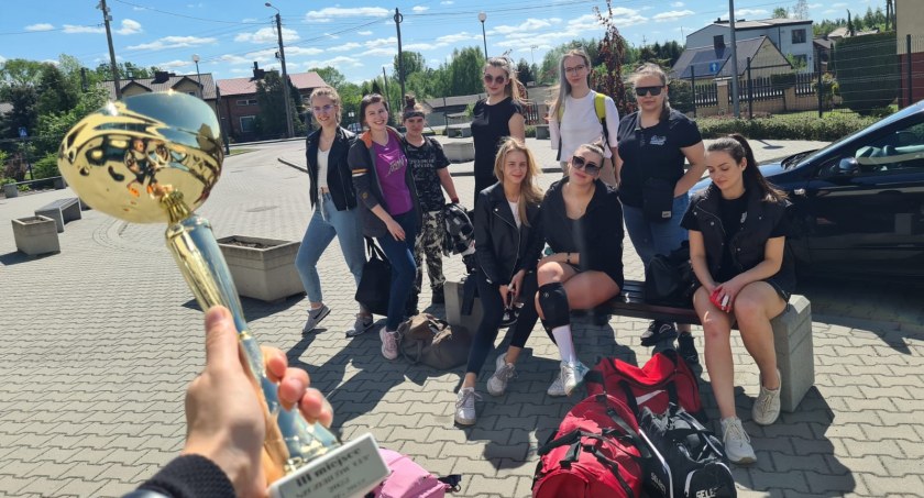 Na zdjęciu seniorka żeńska drużyna METPRIM Volley