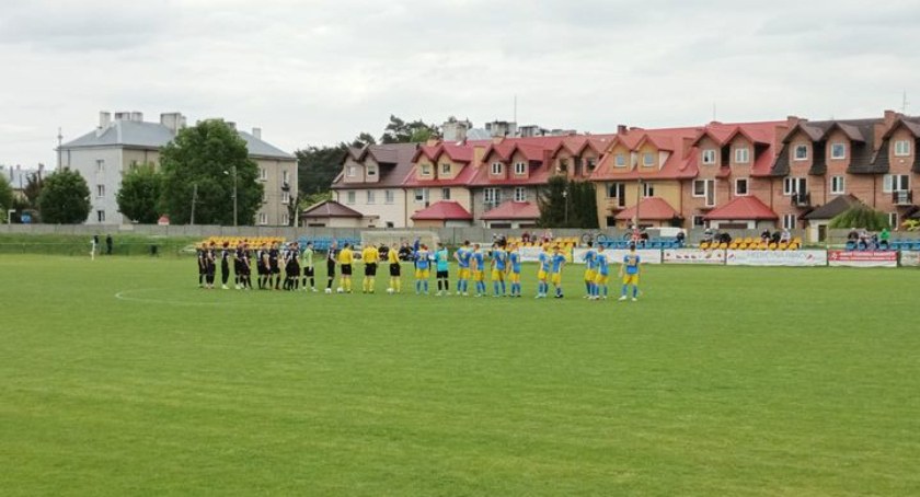 Na zdjęciu drużyna RKS-u tuż przed pierwszym gwizdkiem w Głownie - fot. Facebook/RKS