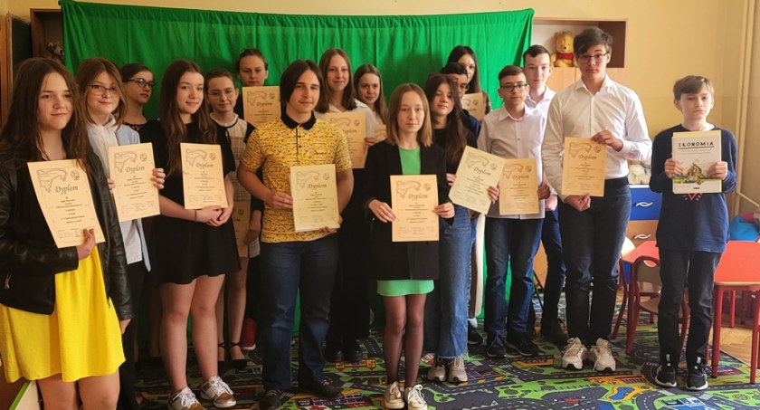Na zdjęciu laureaci i uczestnicy konkursu - fot. PSP nr 4