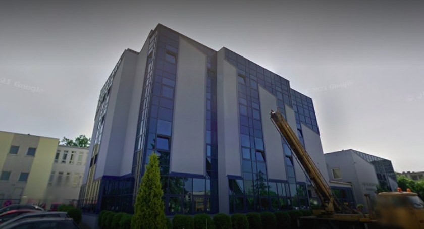 Na zdjęciu budynek Sądu Rejonowego w Radomsku. Google PrtSc. 