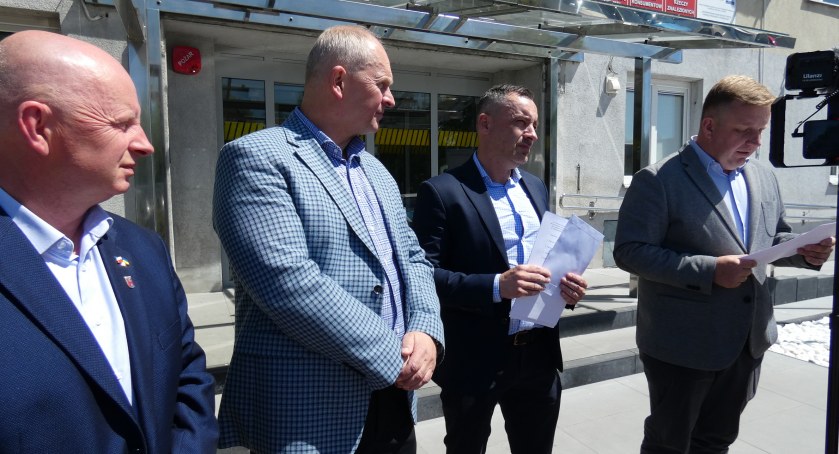 Na zdjęciu radni KO na konferencji, podczas której informowali o tym, że być może niektóre osoby nie powinny się znaleźć w komisji konkursowej