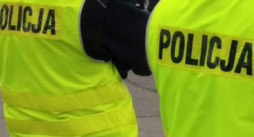 Na zdjęciu: policjanci drogówki.