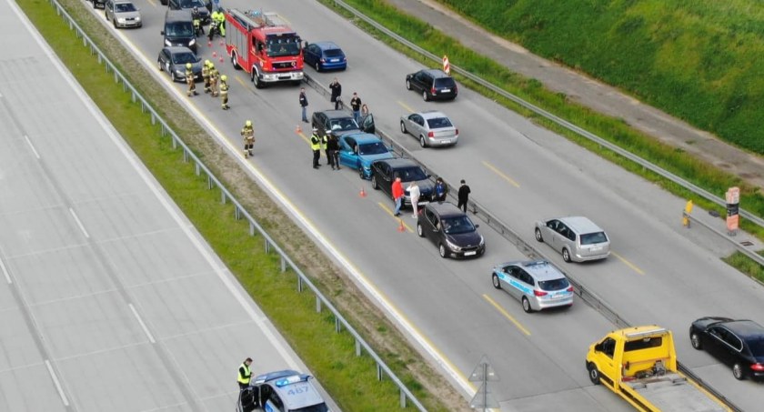 Na zdjęciu: karambol na A1. Fot. KP PSP w Radomsku. 