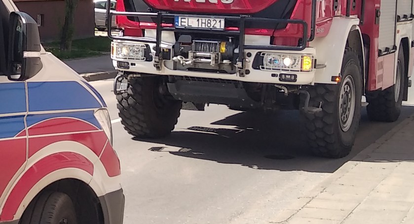 Na zdjęciu: wóz KP PSP w Radomsku oraz karetka ZRM. 
