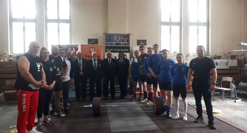 Na zdjęciu radomszczańscy sztangiści