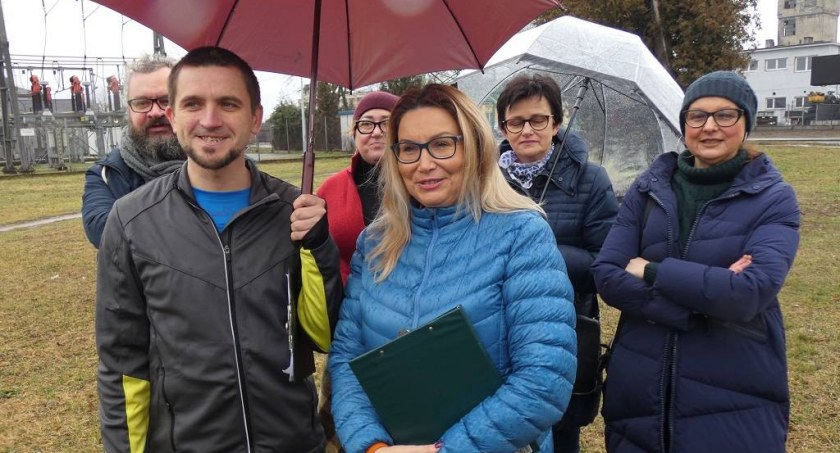 Na zdjęciu Artur Szponder (pierwszy z lewej) podczas konferencji Radomszczańskiego Alarmu Smogowego o inicjatywie uchwałodawczej w sprawie dopłat do wymiany kopciuchów - styczeń 2020